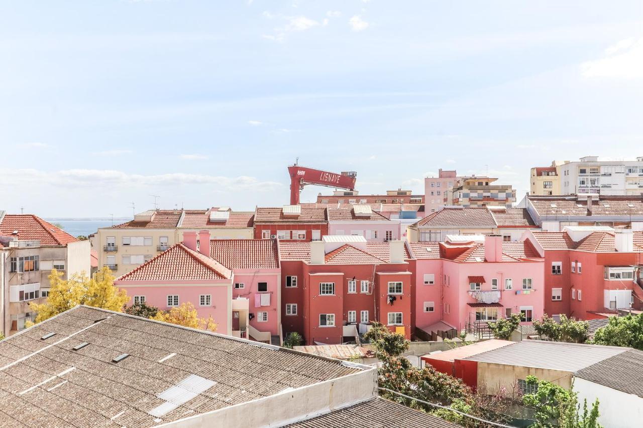 Apartment Portucale ! Balcony Almada