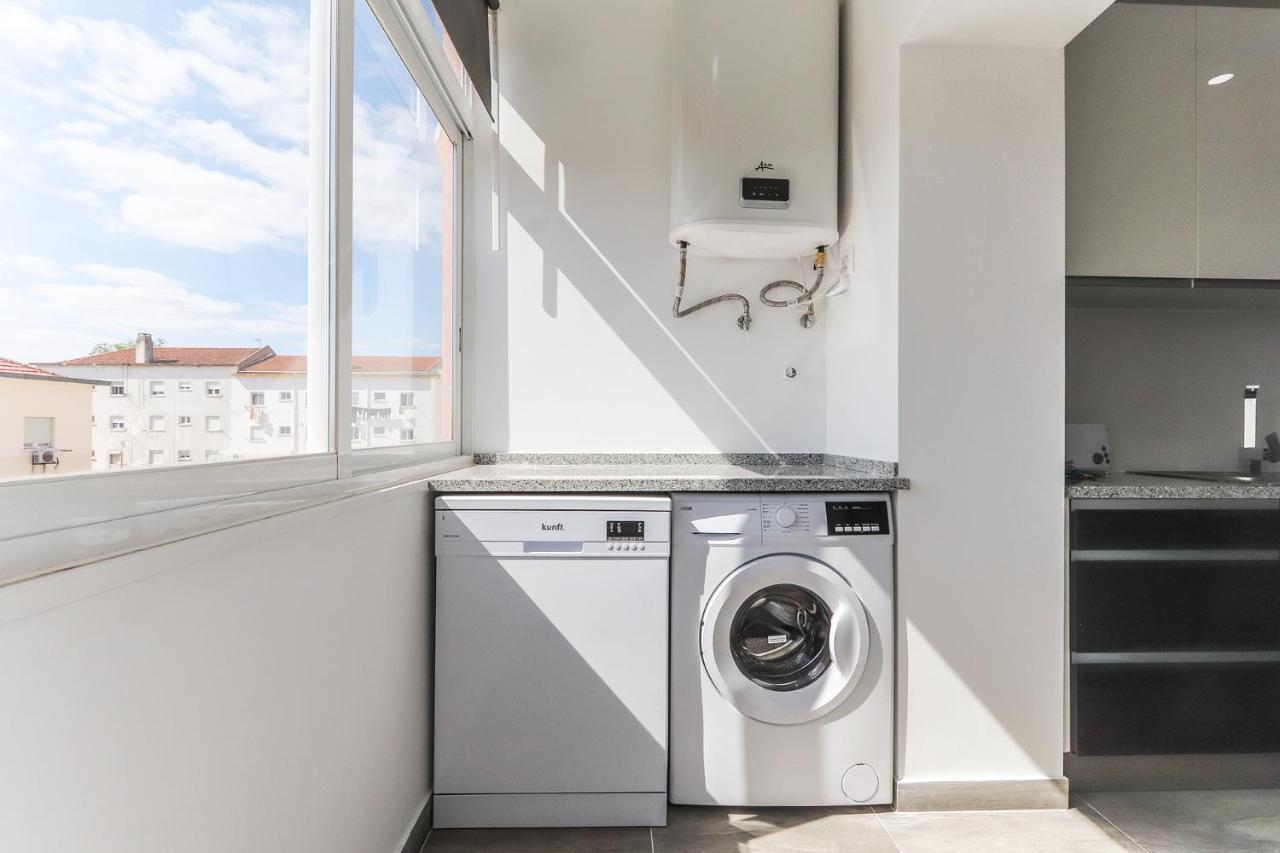 Portucale ! Balcony Apartment Almada